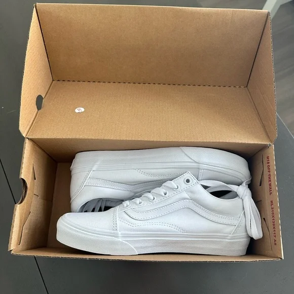 NEW Vans | Wide old skool white vans - Picture 3 of 9